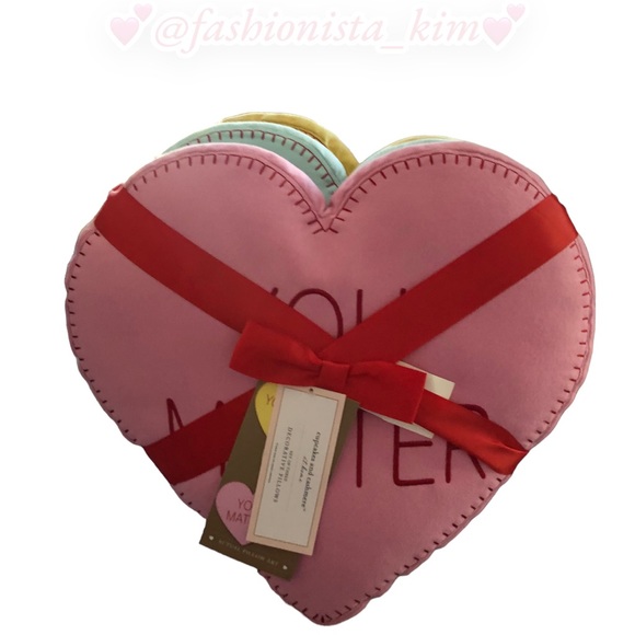 🖨️ Cashmere and cupcakes Valentine’s Day pillows - Picture 5 of 14